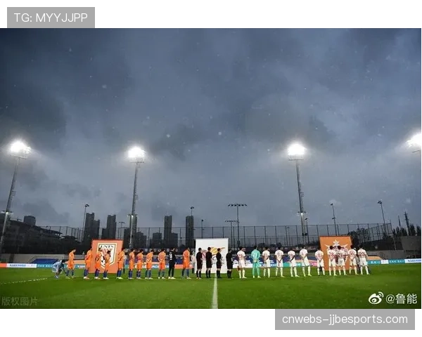 雨战中的技术对决：博洛尼亚与都灵在中场的激烈绞杀