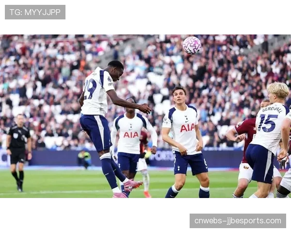 特写：布伦特福德绝平进球，源自于边线球战术的快速传中